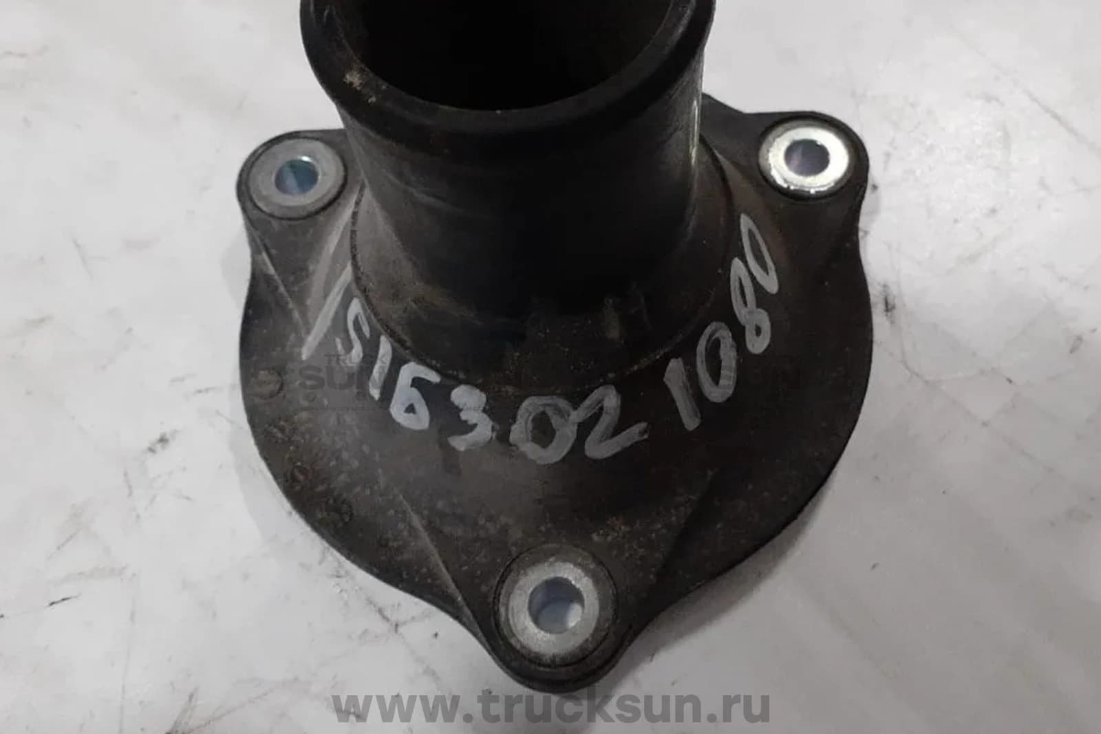 Крышка корпуса термостата J08E HINO500 евро3 (S163021080) Б/У, изображение 1 из 3