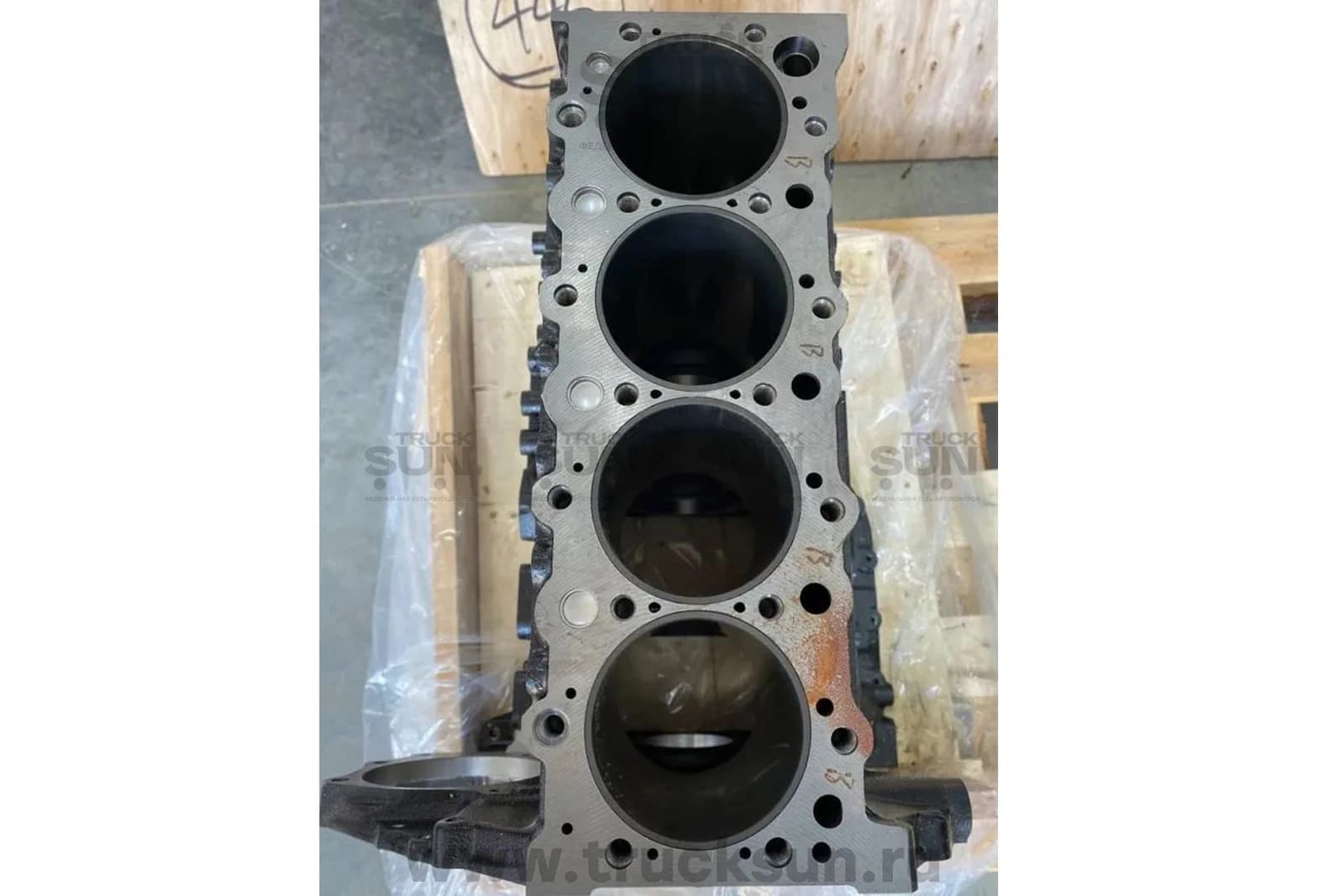 Блок цилиндров 4HK1-T NPR75/NQR90/FSR/NQR75, изображение 2 из 3