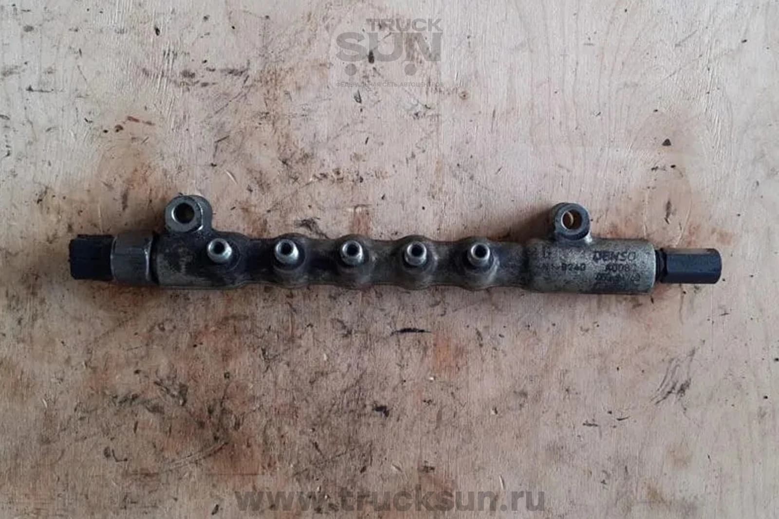 Топливная рампа N04C-T HINO300 евро4 б/у, изображение 1 из 2