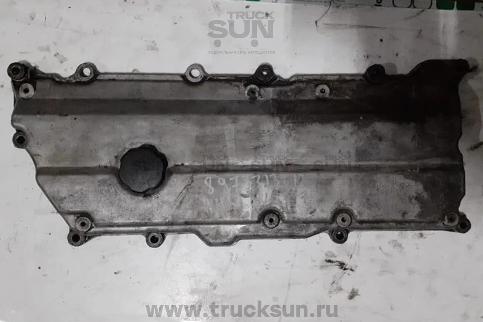 Крышка клапанная ГБЦ 4HK1 NQR75 (8973313612) б/у, изображение 1 из 2