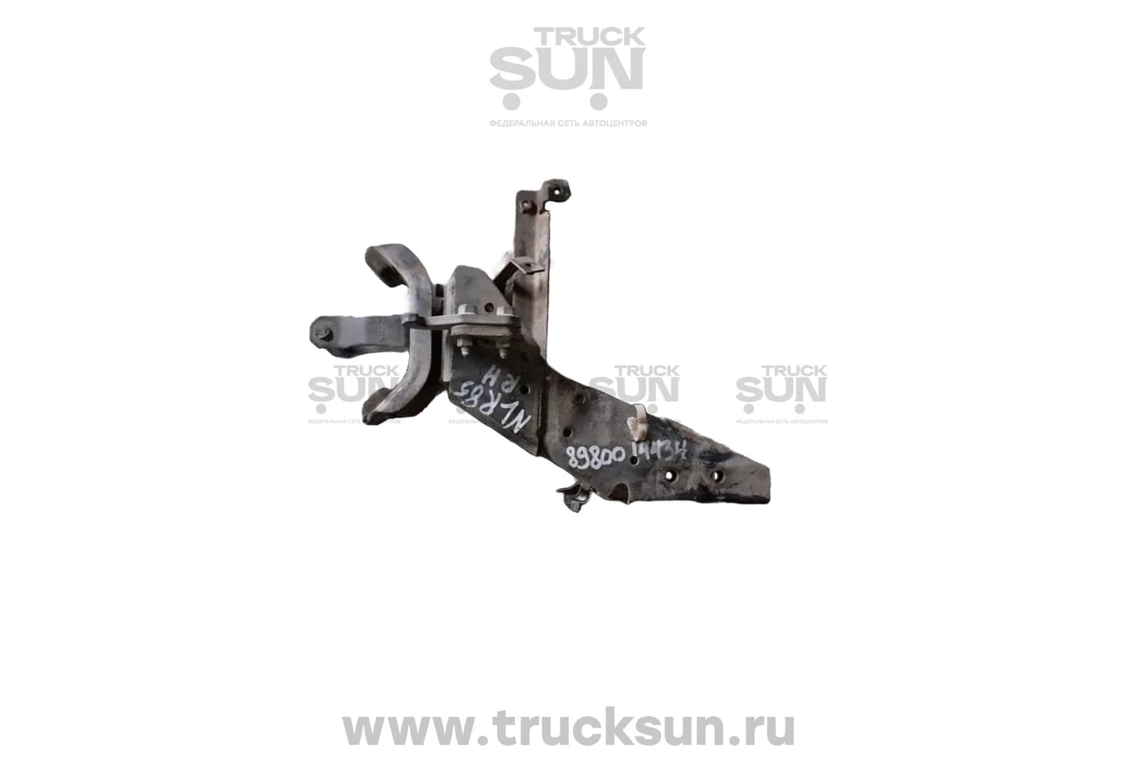 Кронштейн кабины RR RH NLR85 Б/У (8980014434), изображение 1 из 3