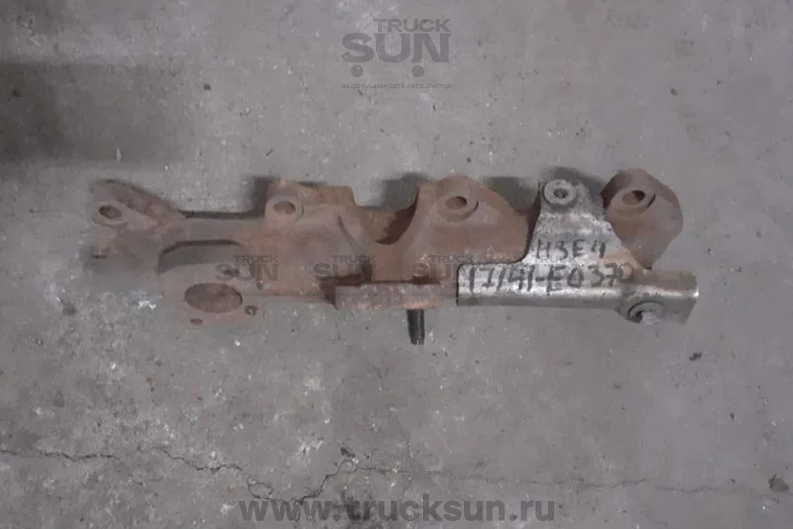 Выпускной коллектор HINO300 Евро4 б/у, изображение 2 из 2
