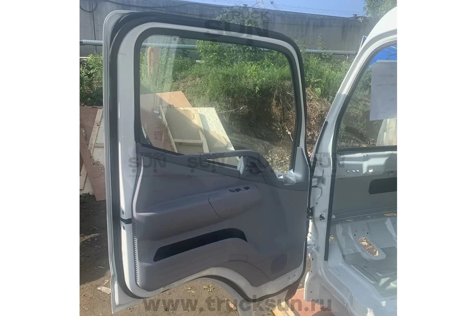 Кабина в сборе FUSO CANTER e3/4, изображение 2 из 3