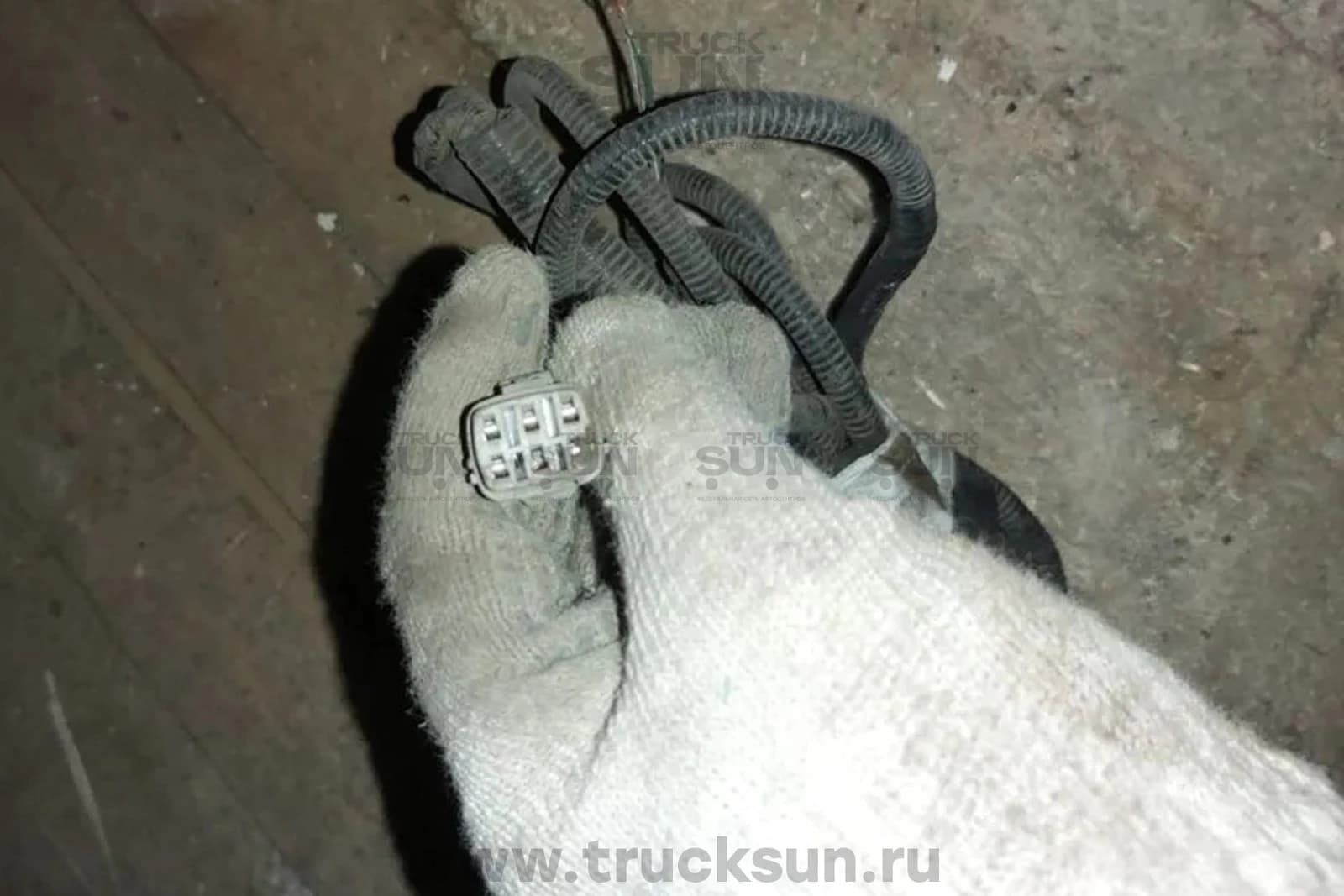 Проводка фонаря заднего + фонарь номерного знака HINO300 евро4 (82165-37740) Б/У, изображение 3 из 3