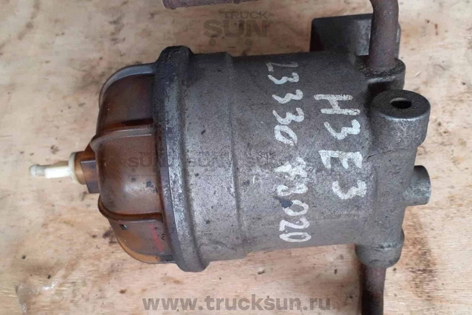 Кронштейн фильтра топливного груб.оч. HINO300 евро3 (23330-78020) б/у, изображение 2 из 3