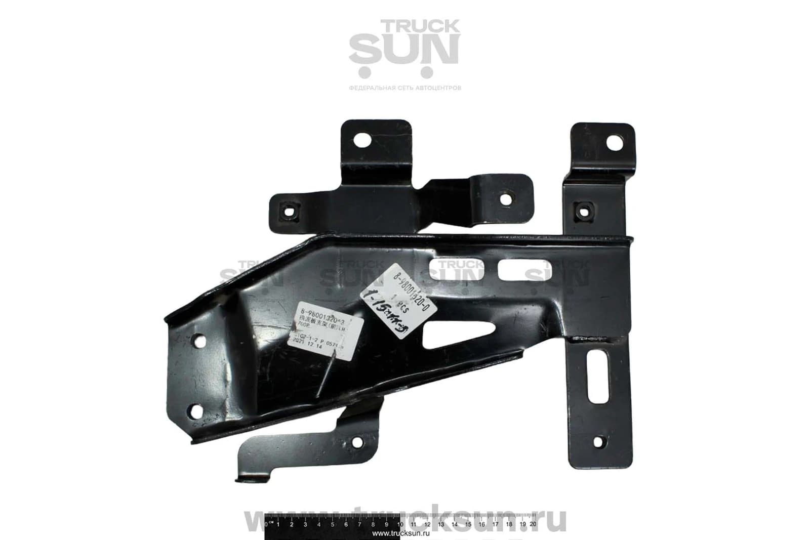 Кронштейн крепления крыла FR LH NPR75 (8980013203) нижний, изображение 2 из 2