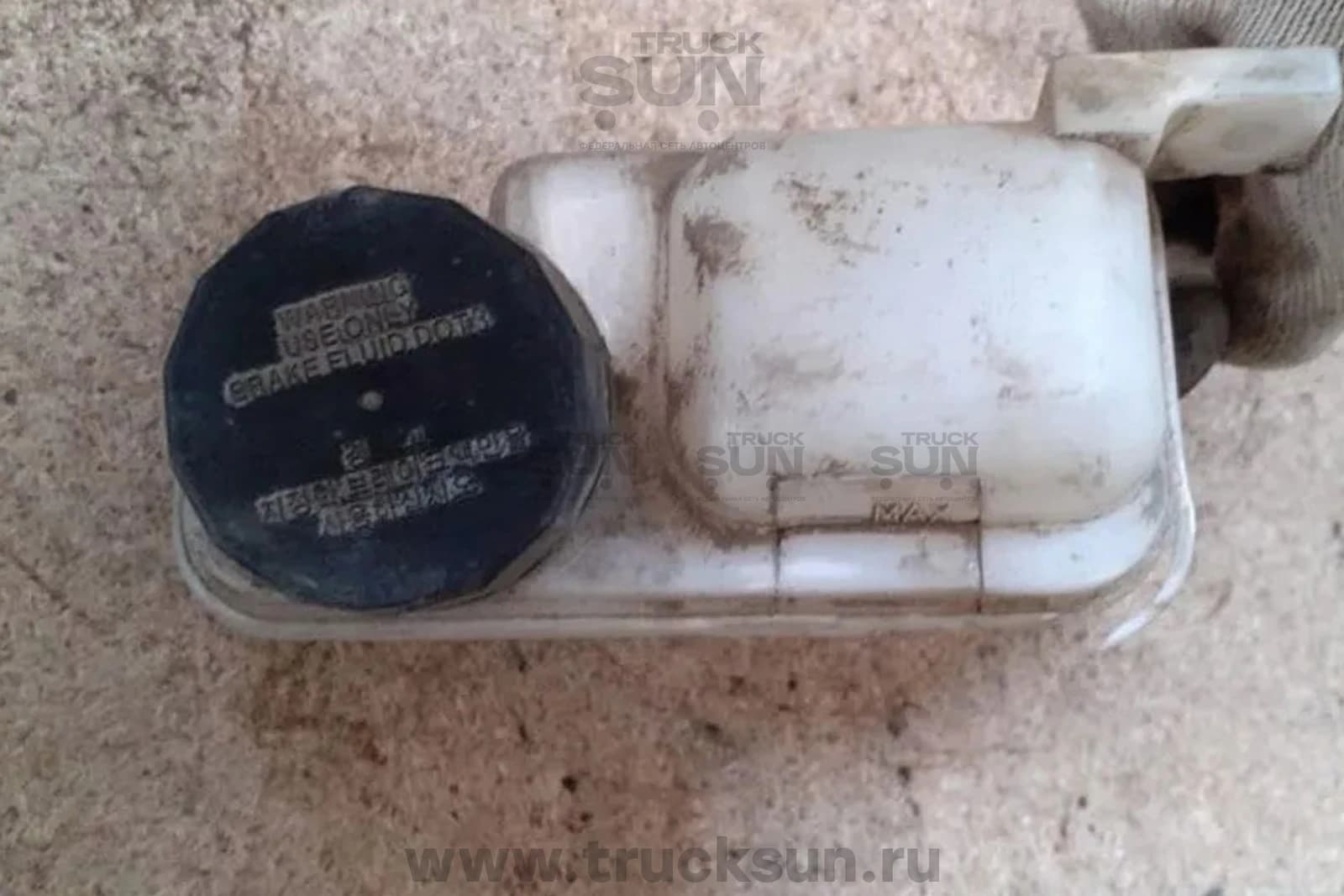 Бачок главного цилиндра сцепления HD120/170 (41650-7C001) Б/У, изображение 2 из 3