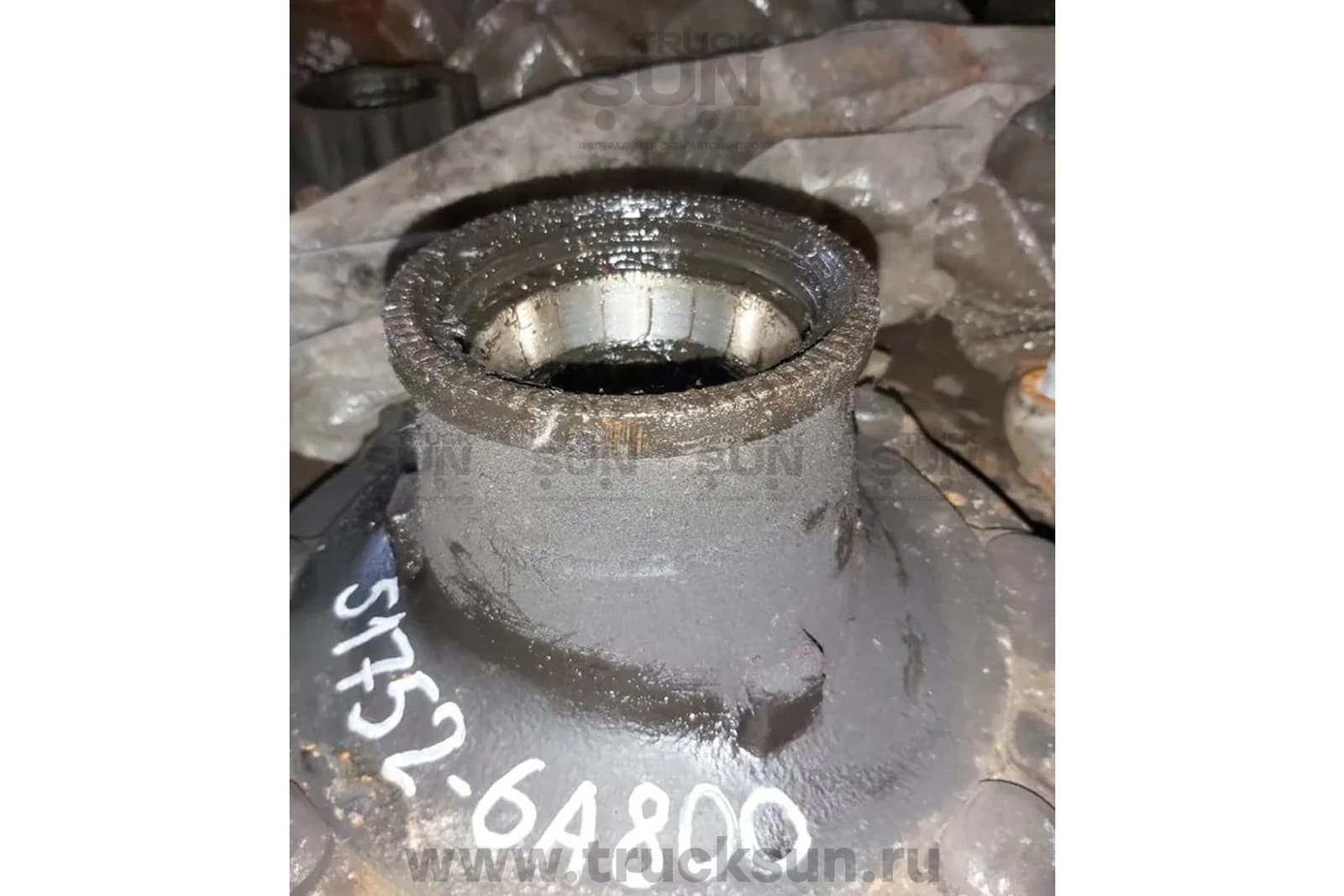 Ступица FR HD120 D6GA (51752-6A800) Б/У, изображение 3 из 5
