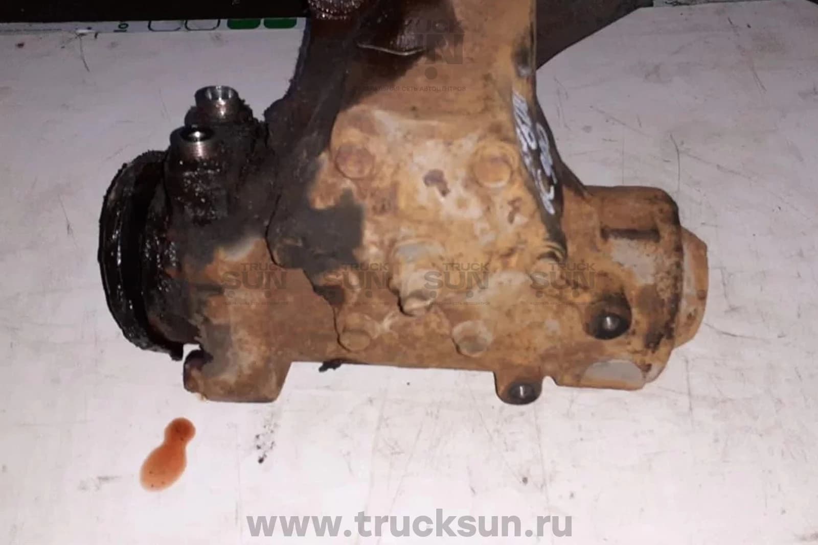 Редуктор рулевой HD120 D6GA Б/У, изображение 2 из 3