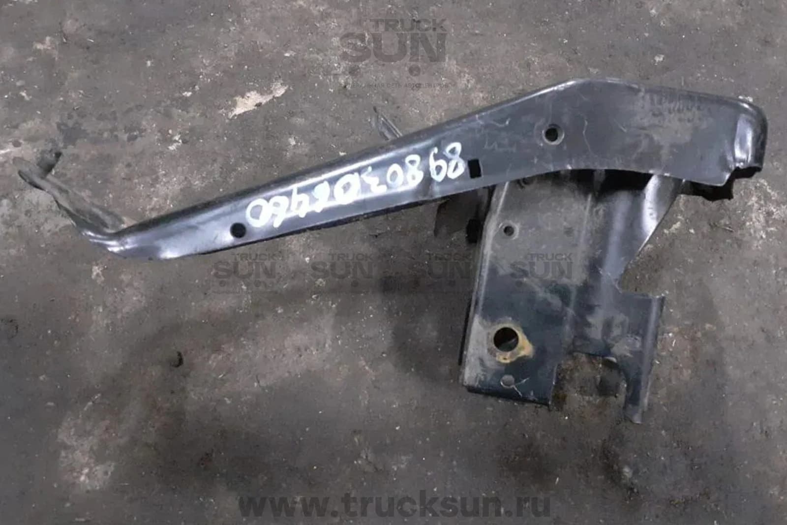 Кронштейн педали сцепления NQR71/75 (8980306460) Б/У, изображение 1 из 3