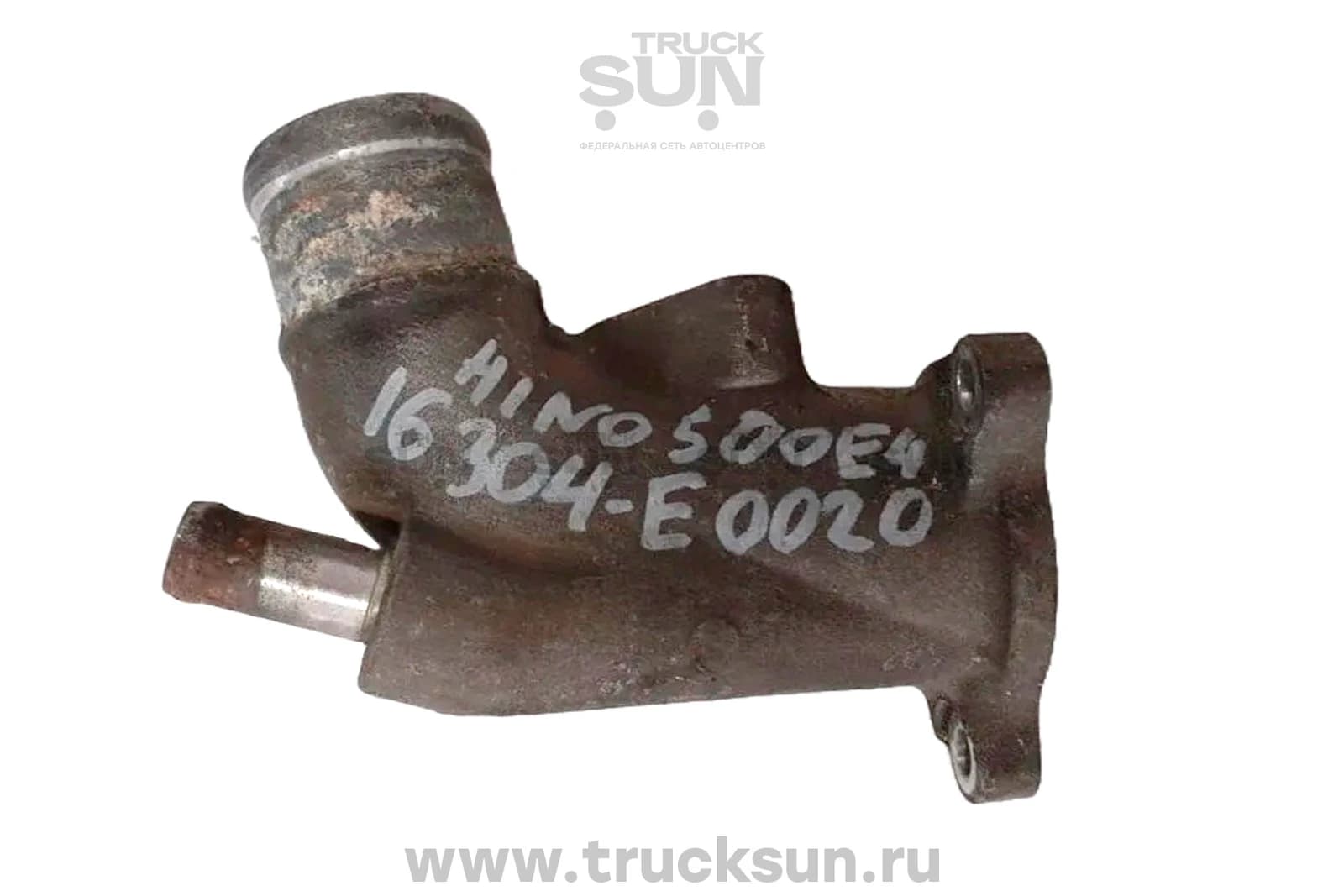 Переходник корпуса термостата J08E HINO500 Евро3/4 (16304E0020) Б/У, изображение 1 из 3