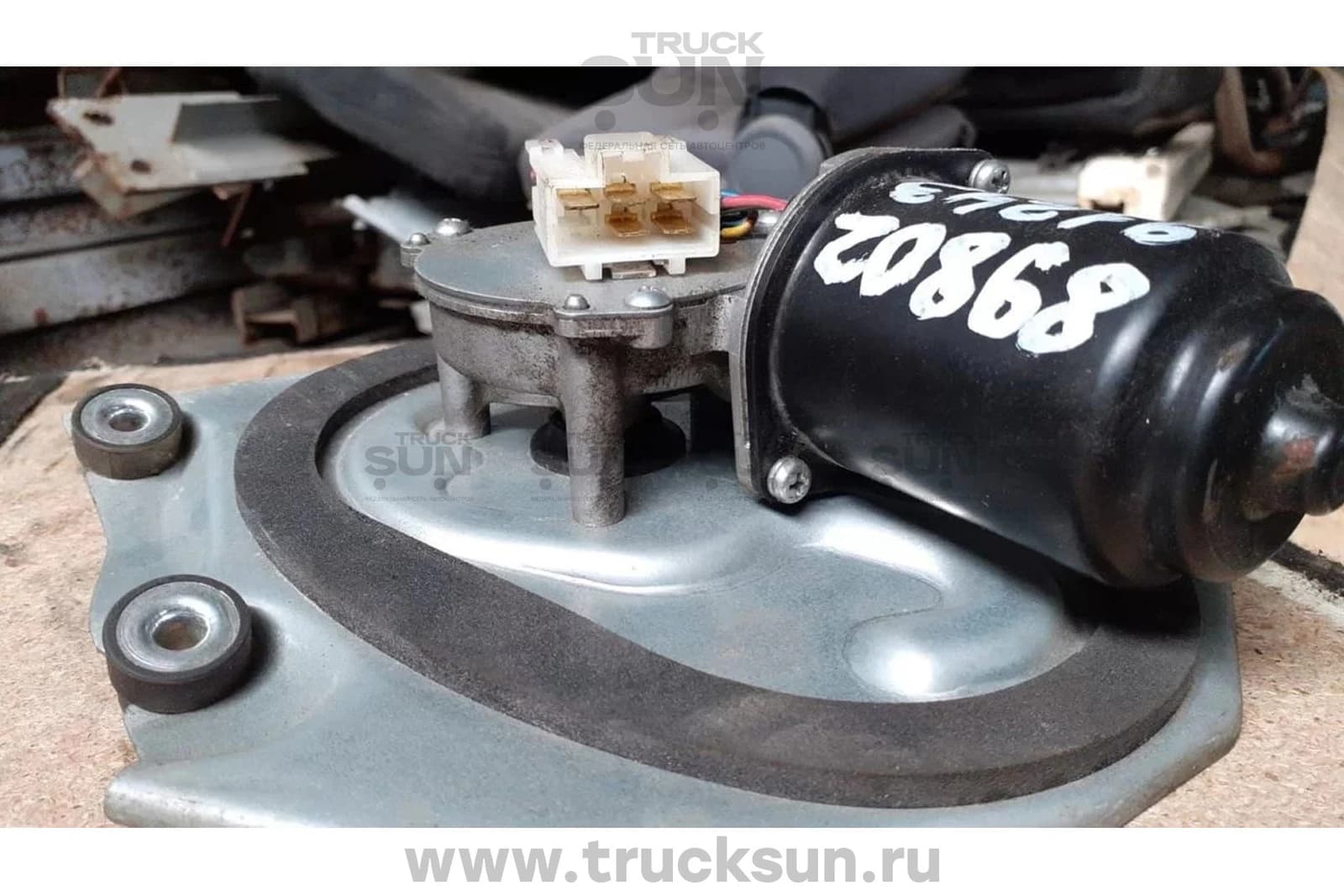 Двигатель стеклоочистителя NPR75/NQR90 Б/У, изображение 1 из 2