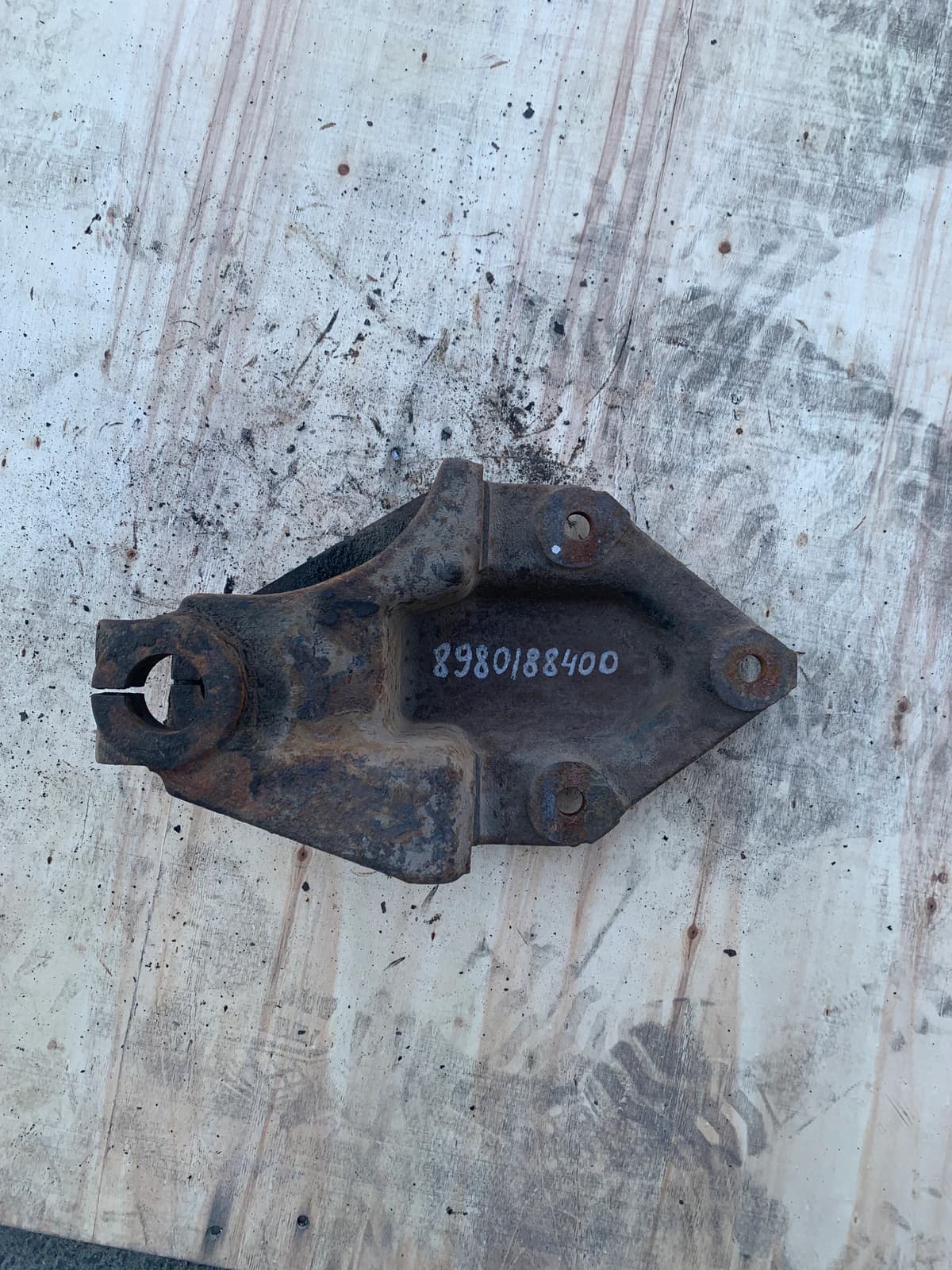 Кронштейн рессоры FR FR LH ISUZU FVR34 (8980188400), изображение 2 из 2