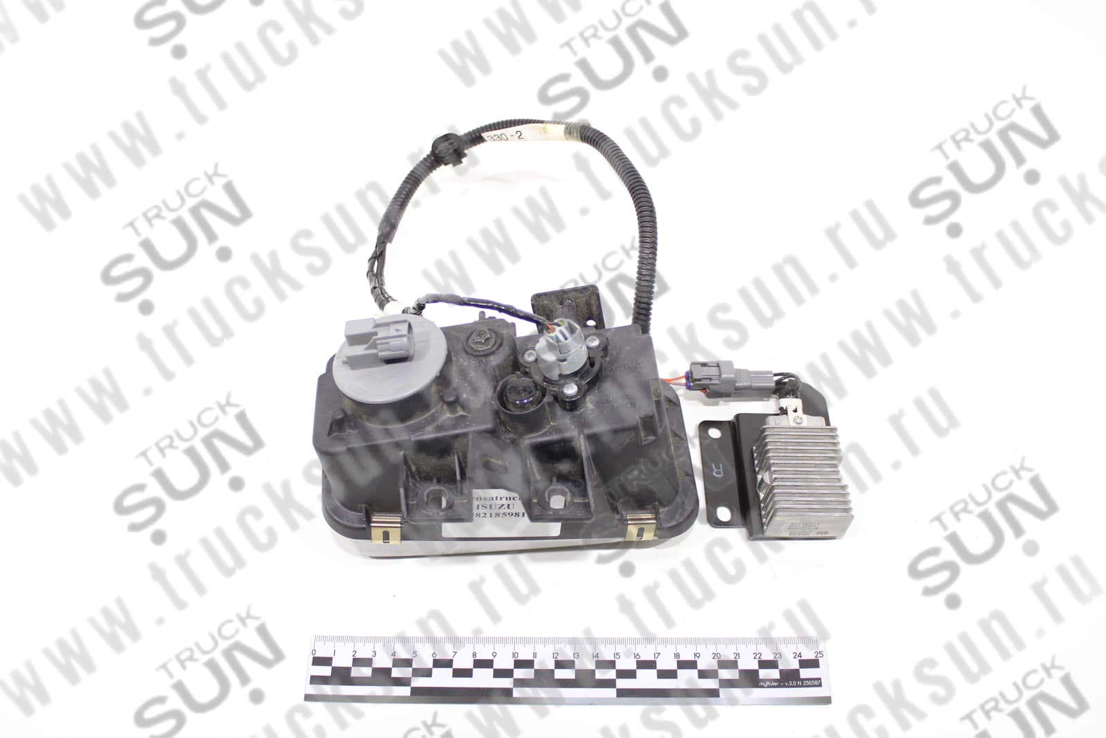 Фара противотуманная RH (с ходовым огнем) NLR85/NMR85/NPR75/NQR90/FSR90 EURO-5, изображение 2 из 3