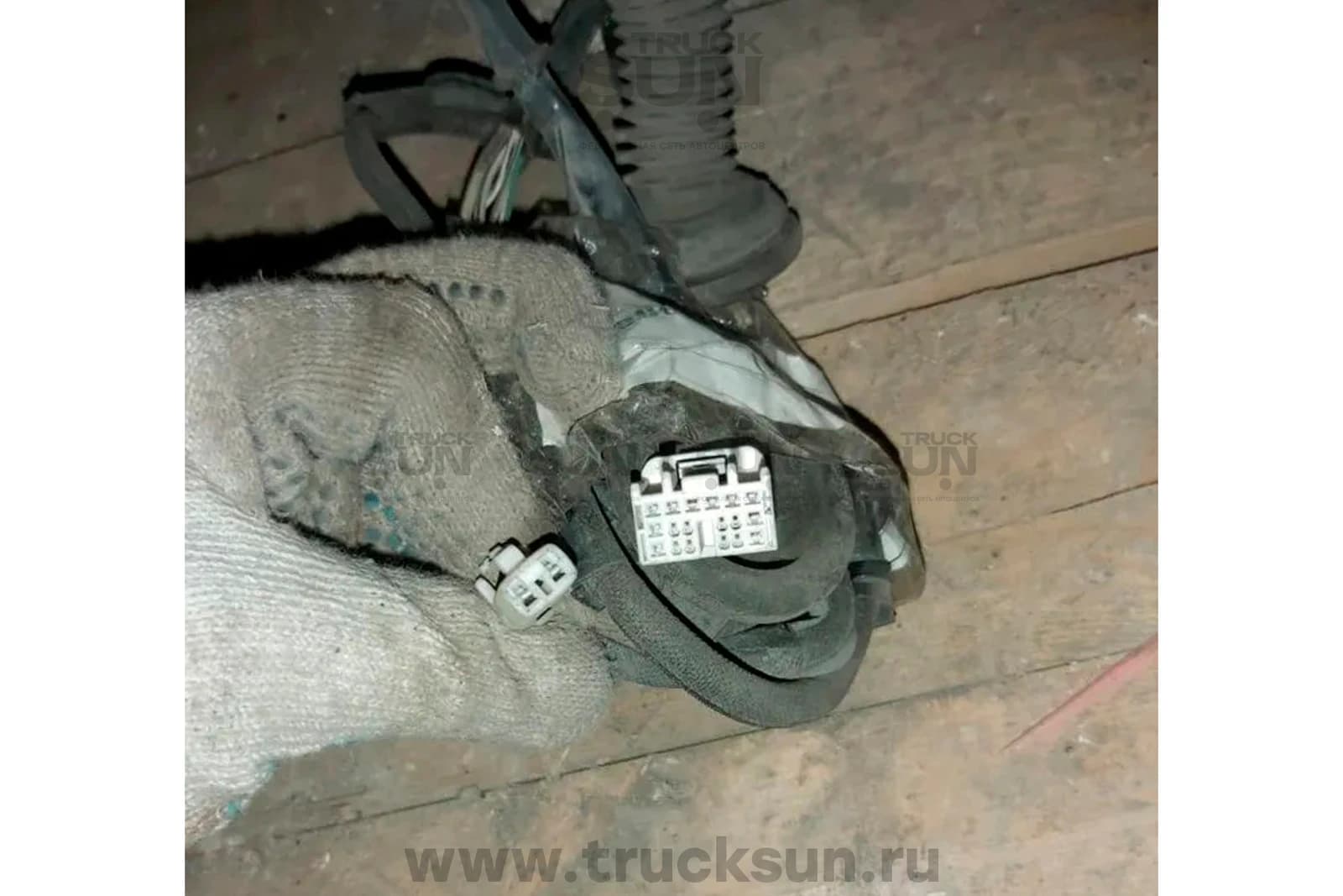 Проводка двери LH HINO300 евро4 (82152-37D90) Б/У, изображение 1 из 2
