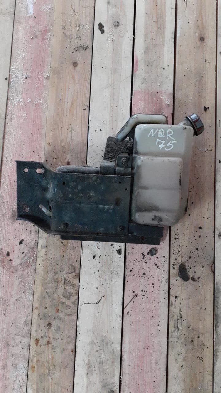 Бачок расширительный 4HG1/4HK1 NQR71/75 Б/У, изображение 2 из 2