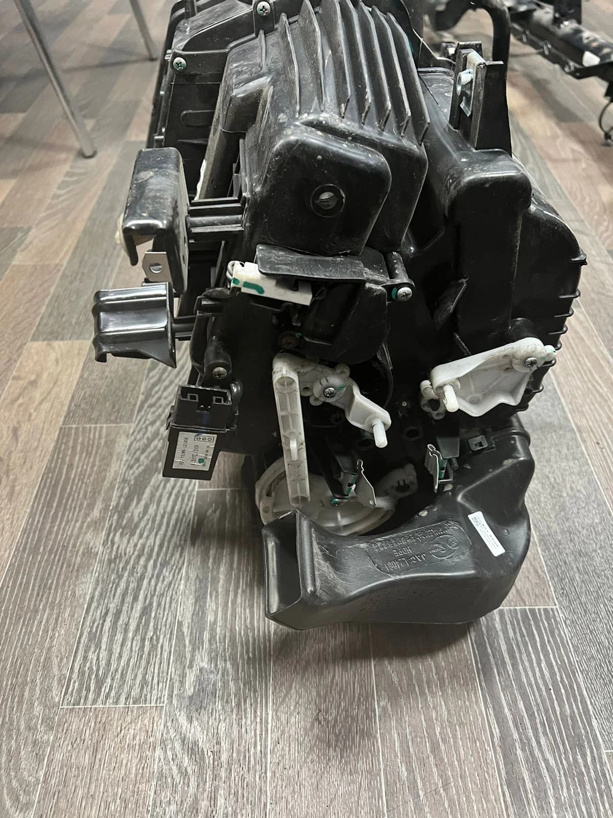 Отопитель в сборе JAC N75/80/90 (8100100LE010) с радиатором б/у, изображение 3 из 4