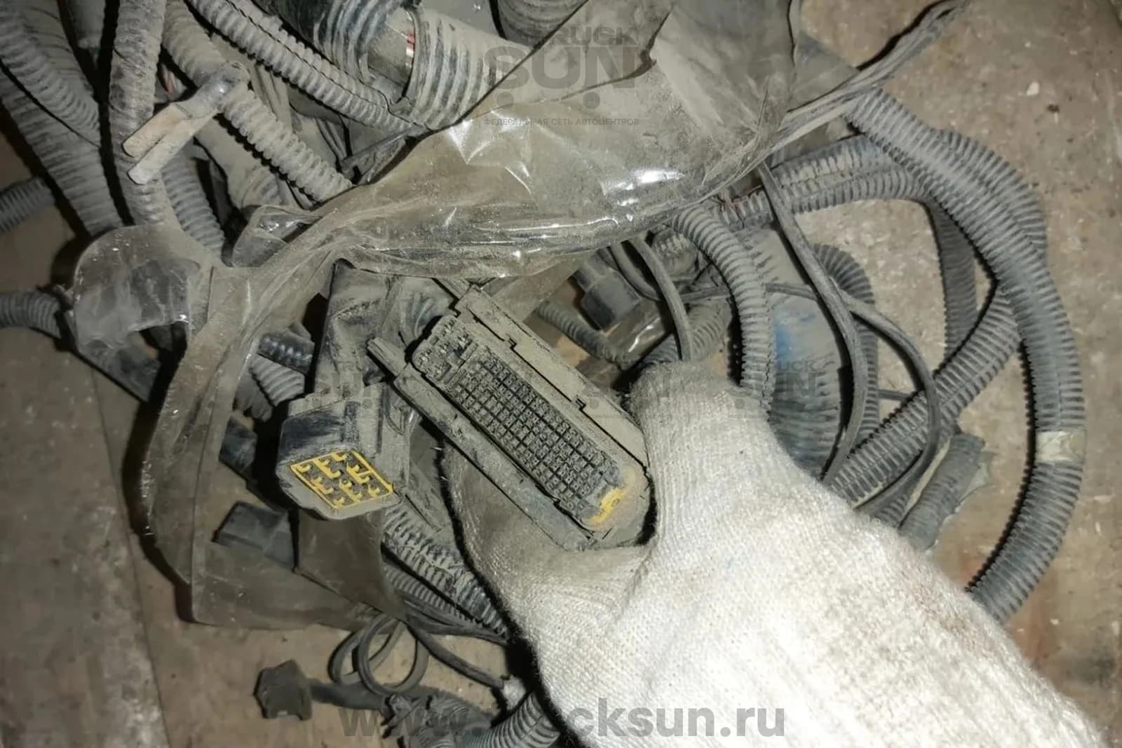 Проводка рамы FR 4HK1 NQR75 24V80A Б/У, изображение 2 из 3
