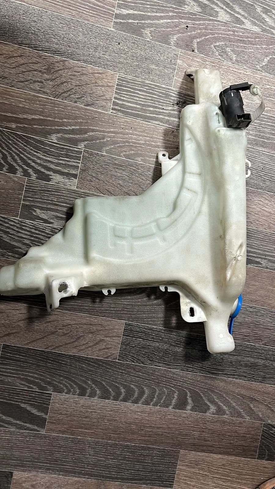 Бачок омывателя JAC N80/90/120 (5207010LE010) Б/У, изображение 2 из 2