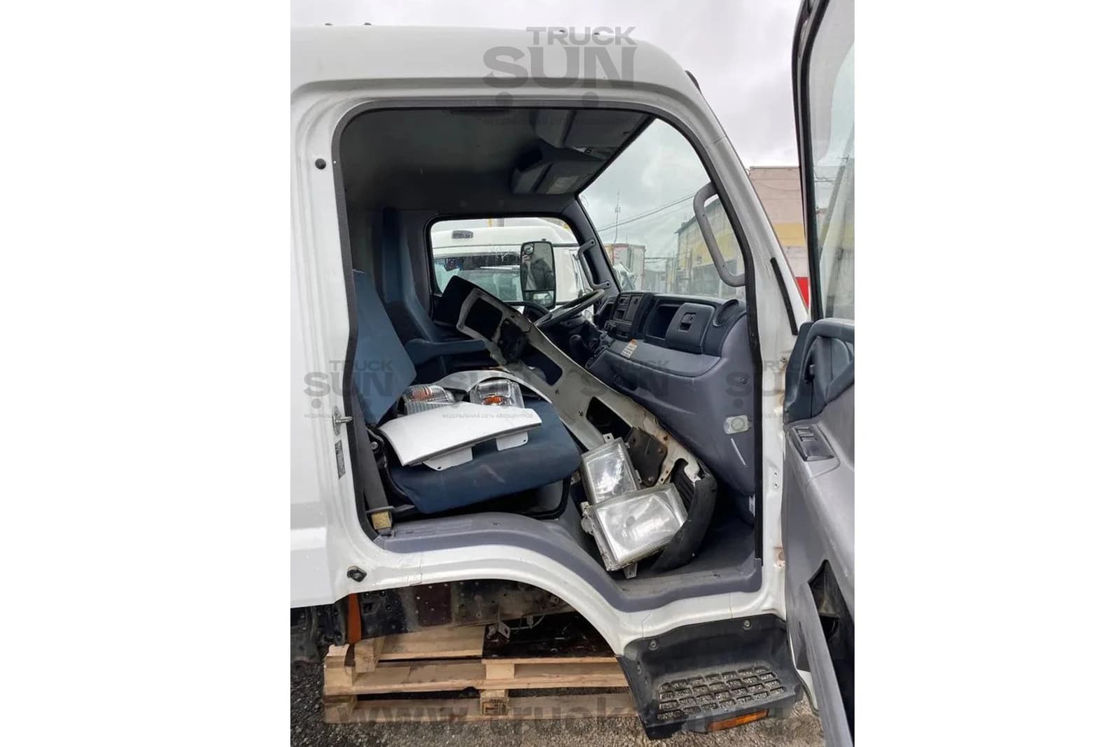 Кабина MMC FUSO CANTER евро5, изображение 4 из 8